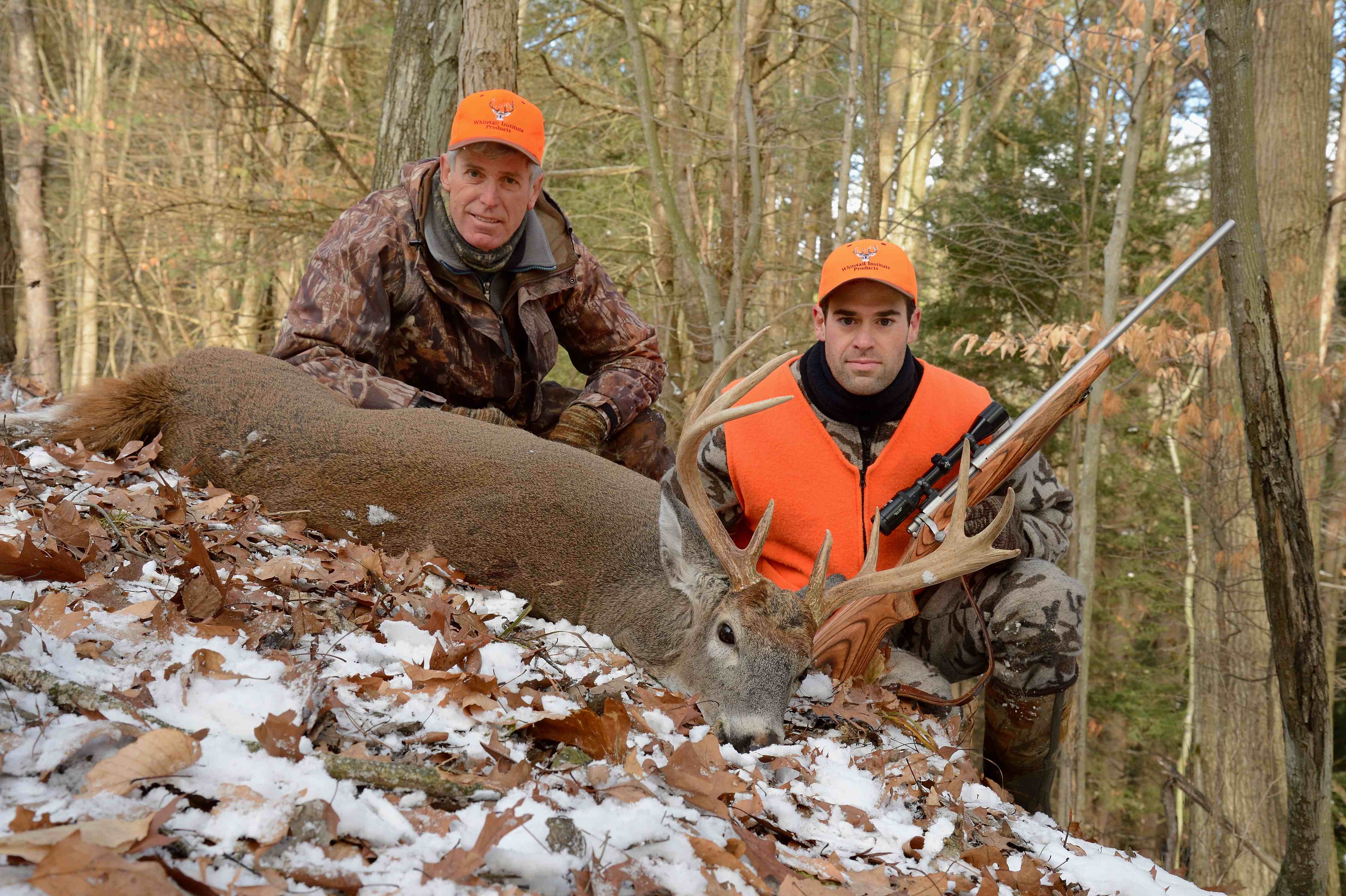 Charlie Alsheimer with his son and his big buck