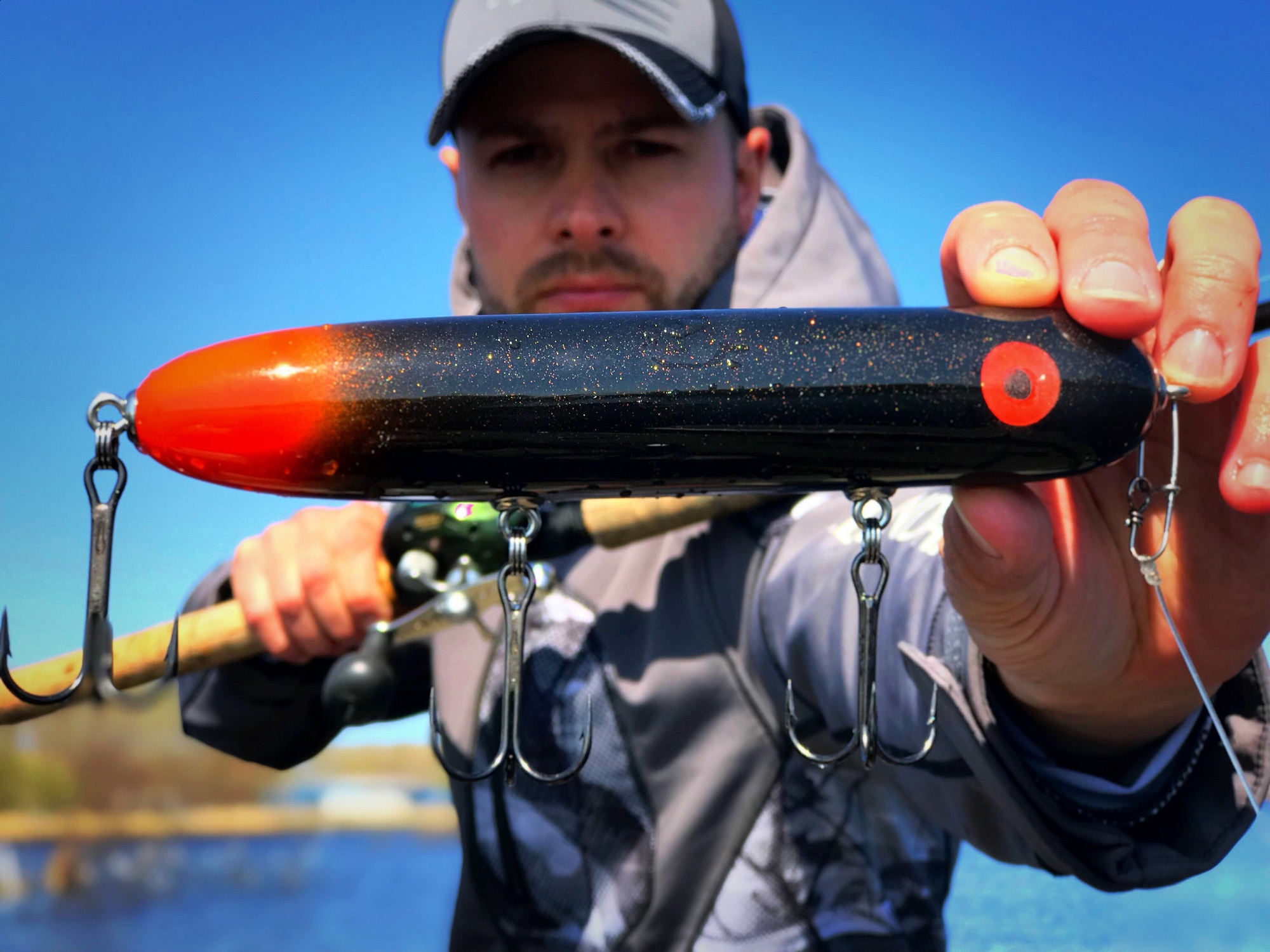 Painting Lures - Airbrushing a chartreuse lure with mistakes 