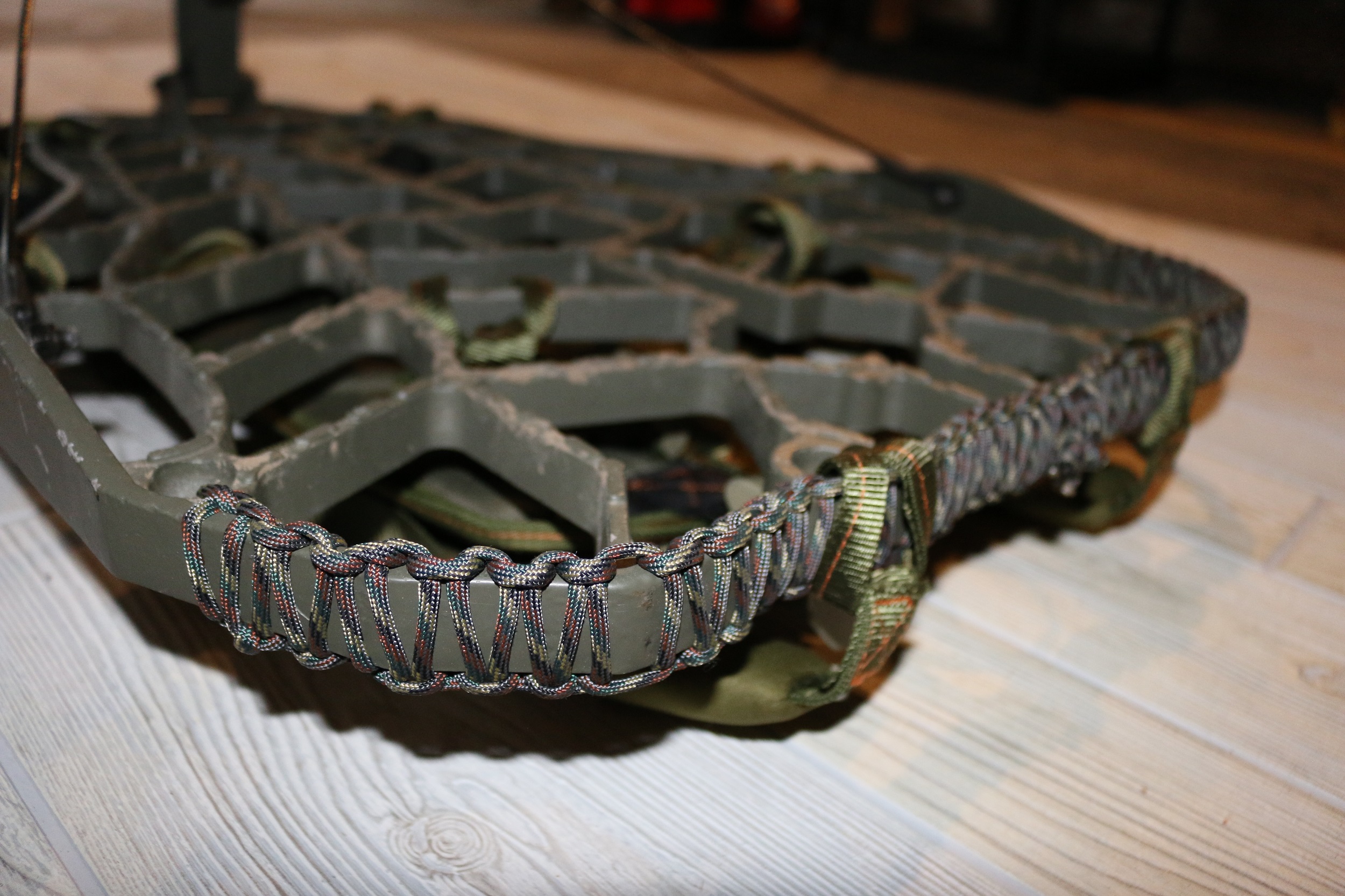 Paracord webbing to silence your treestand